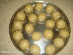 Til Ladoo Recipe (10)